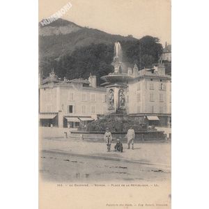 143 le Dauphin&eacute; Voiron place de la R&eacute;publique LL