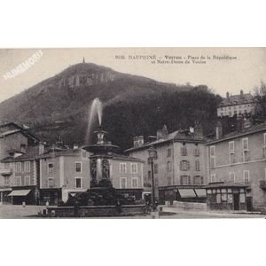0165 Dauphin&eacute; Voiron place de la R&eacute;publique et Notre-Dame de Vouise