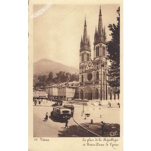 010 Voiron la place de la R&eacute;publique et Notre-Dame de Vouise