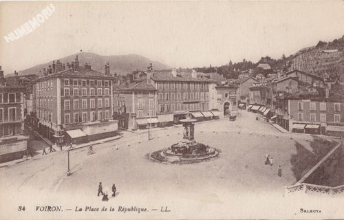 014 Voiron la place de la R&eacute;publique LL