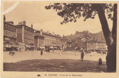 014 Voiron place de la R&eacute;publique
