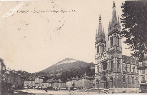 054 Voiron la place de la R&eacute;publique