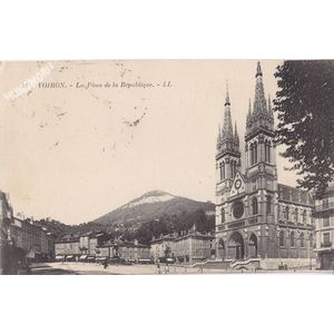 054 Voiron la place de la R&eacute;publique