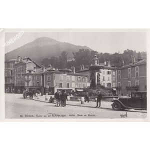 083 Voiron place de la R&eacute;publique Notre Dame de Vouise