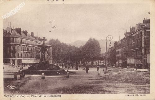 Voiron (Is&egrave;re) place de la R&eacute;publique