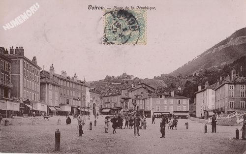 Voiron place de la R&eacute;publique