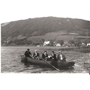 Charavines : ap&eacute;ritif en barque