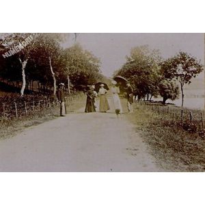 Charavines : promenade au bord du lac