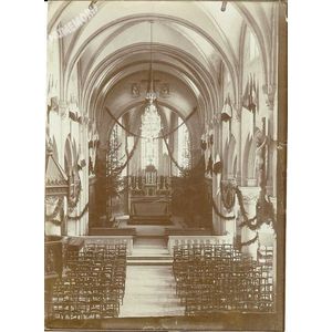 Charavines : &eacute;glise pavois&eacute;e