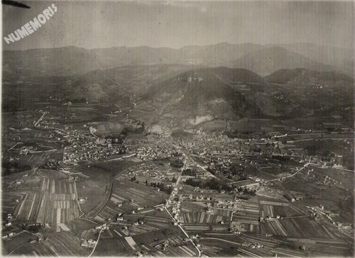 vue a&eacute;rienne de voiron vers 1940-1950