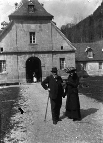 sortie devant le portail du monast&egrave;re