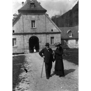 sortie devant le portail du monast&egrave;re