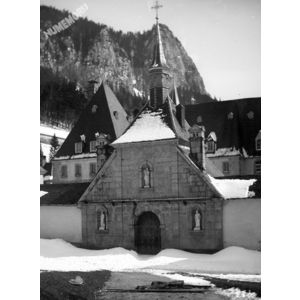 grand portail du monast&egrave;re