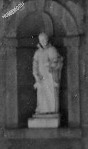 statue 