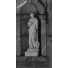 statue