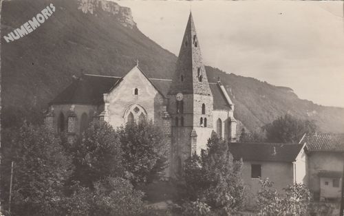 La Buisse (Is&egrave;re) l'&eacute;glise (monument class&eacute;) (clocher du 11e si&egrave;cle)
