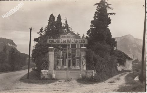 la Buisse (Is&egrave;re) colonie de vacances "la mart&eacute;gale"