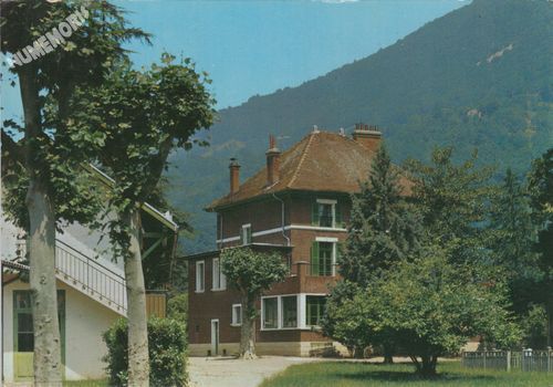la Buisse (38 129 Is&egrave;re) colonie de vacances "la mart&eacute;gale"