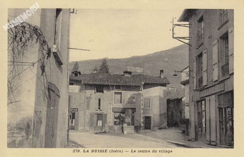 279 la buisse (Is&egrave;re) le centre du village