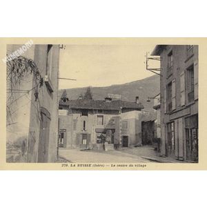 279 la buisse (Is&egrave;re) le centre du village