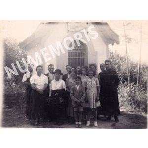 groupe devant chapelle
