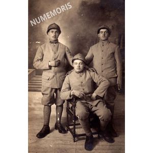 debout a? droite Louis billon grand classe 1918 de St Aupre