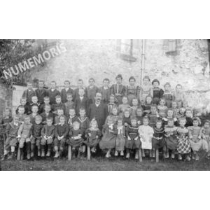 Photo de classe la Chapelle-en-Merlas vers 1900