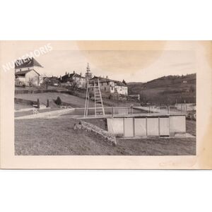 La piscine vers 1970 avec l'&eacute;glise et son &eacute;chafaudage